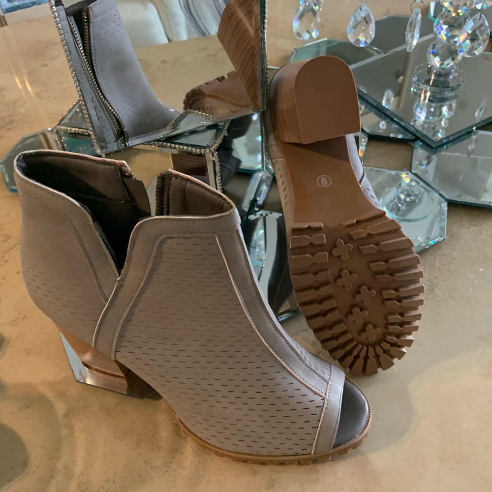 Boot Sandal - Picture 3 of 3